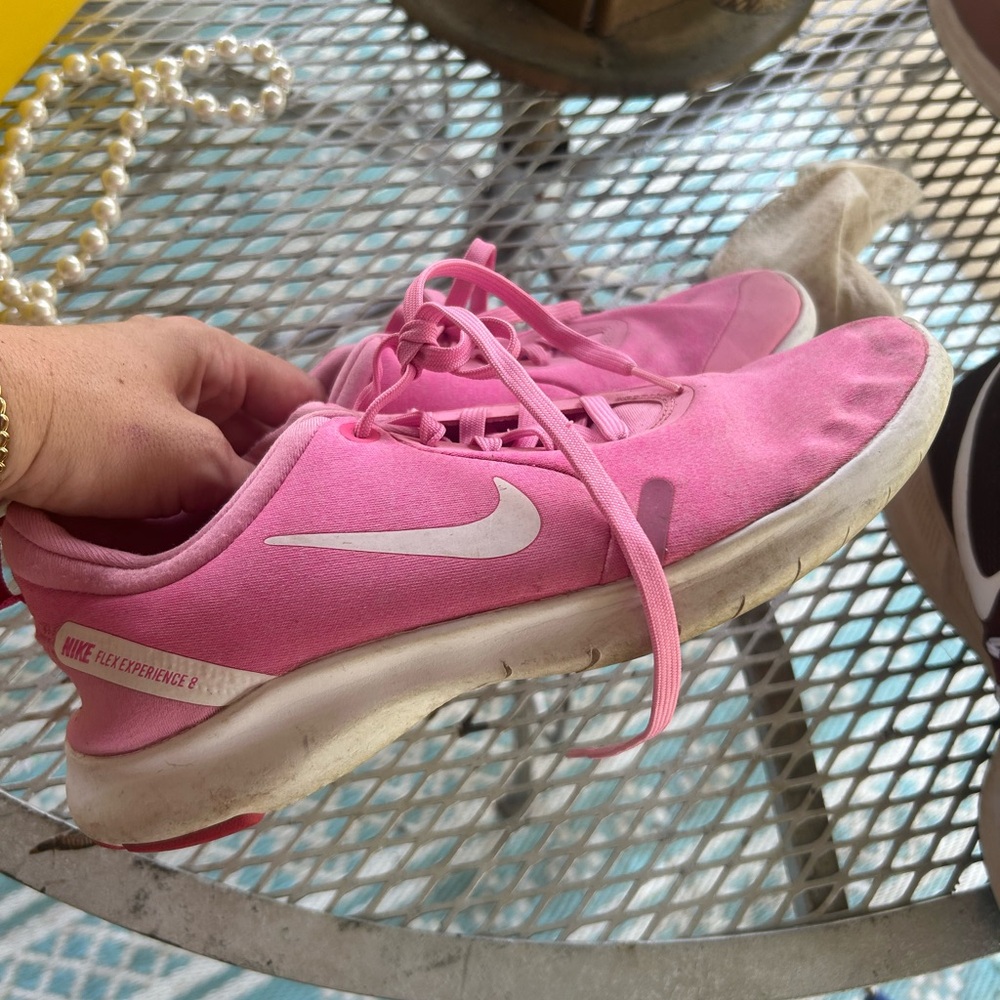 Nike Pink Sneakers Vibrant Low-Top Athletic